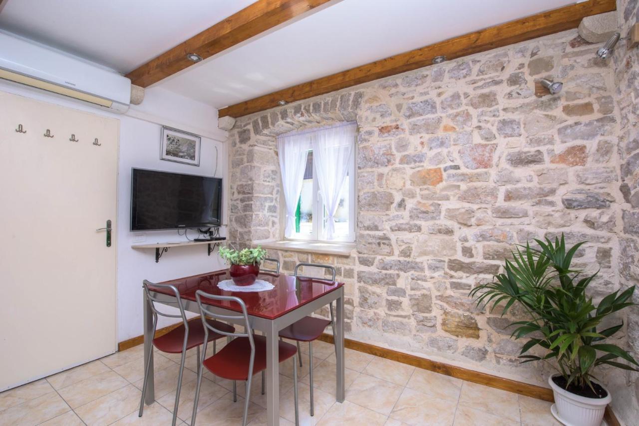 Appartement Deziderio à Stomorska Extérieur photo