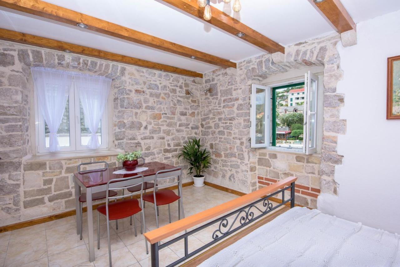 Appartement Deziderio à Stomorska Extérieur photo